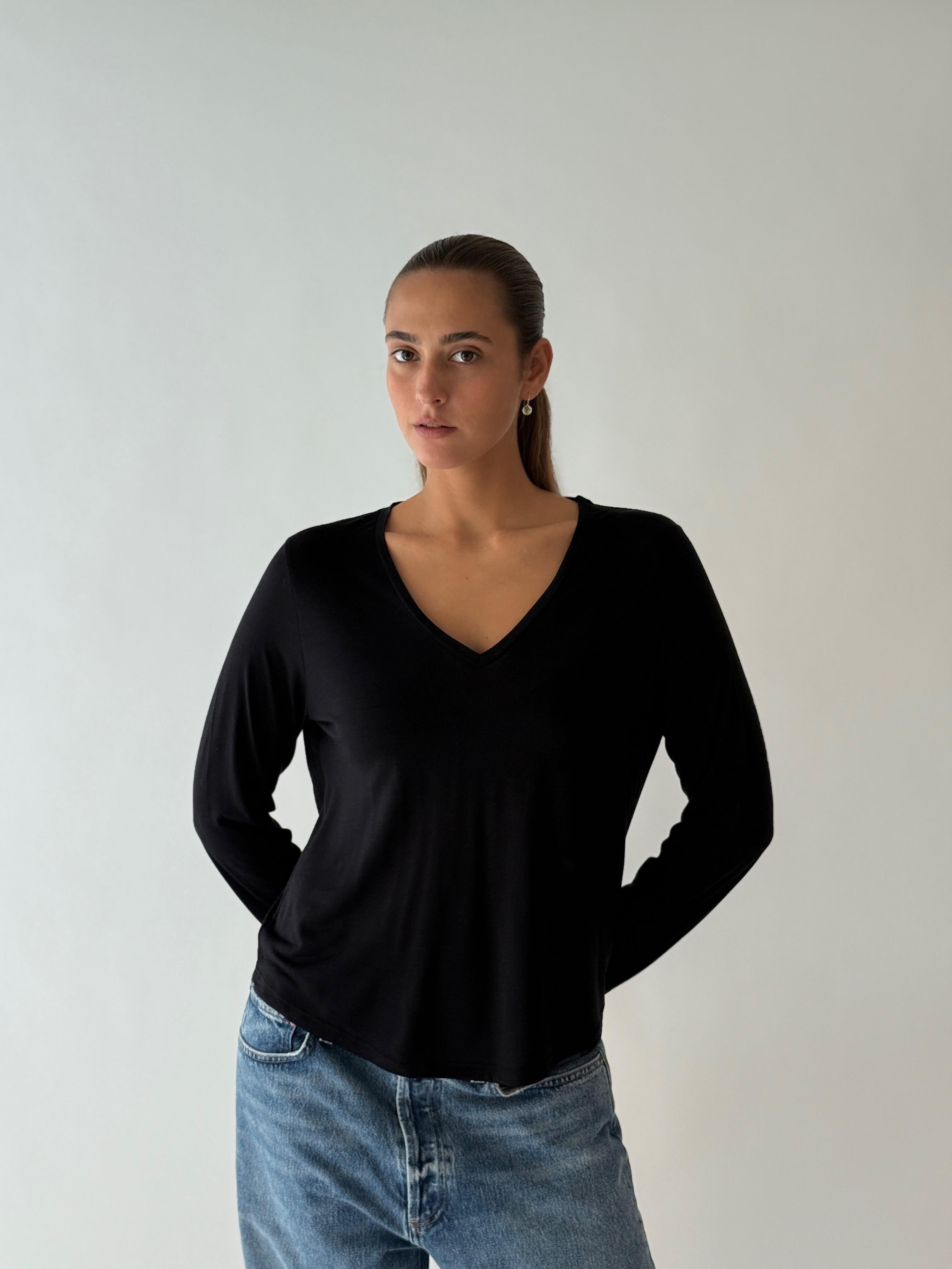 V neck shirt BLACK