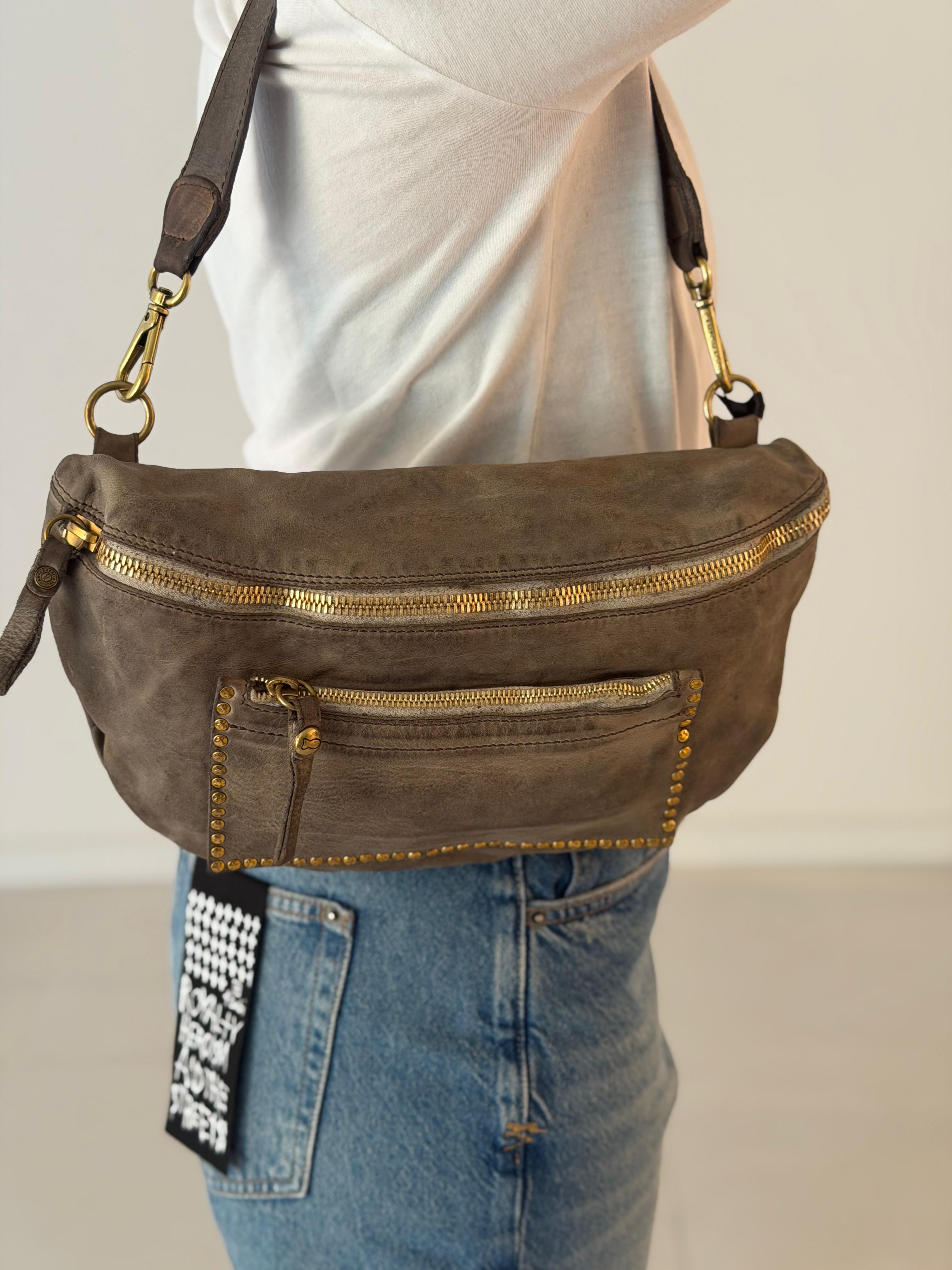 Nicole shoulder bag cow+studs CEMENT